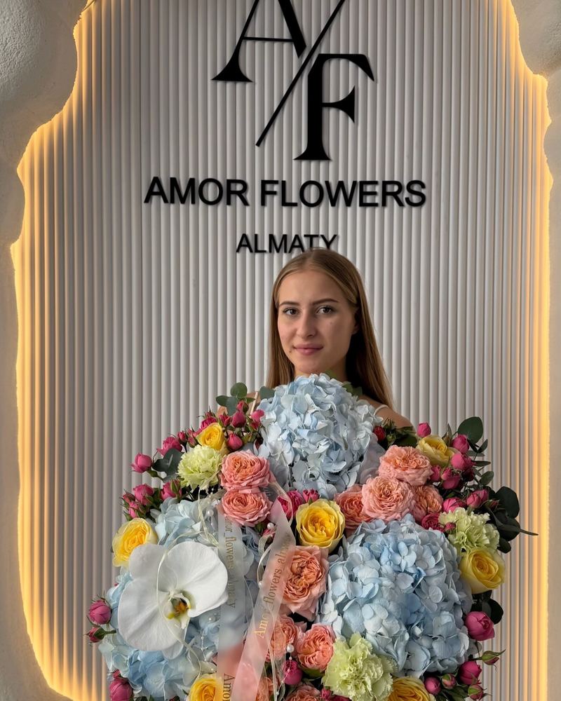 Цветочная шляпная коробка «Amor Elegance №25»