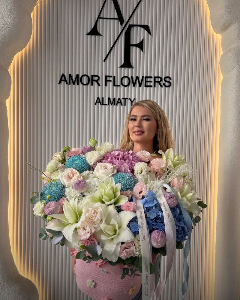 Дизайнерская композиция в кашпо «Amor Deco №32»