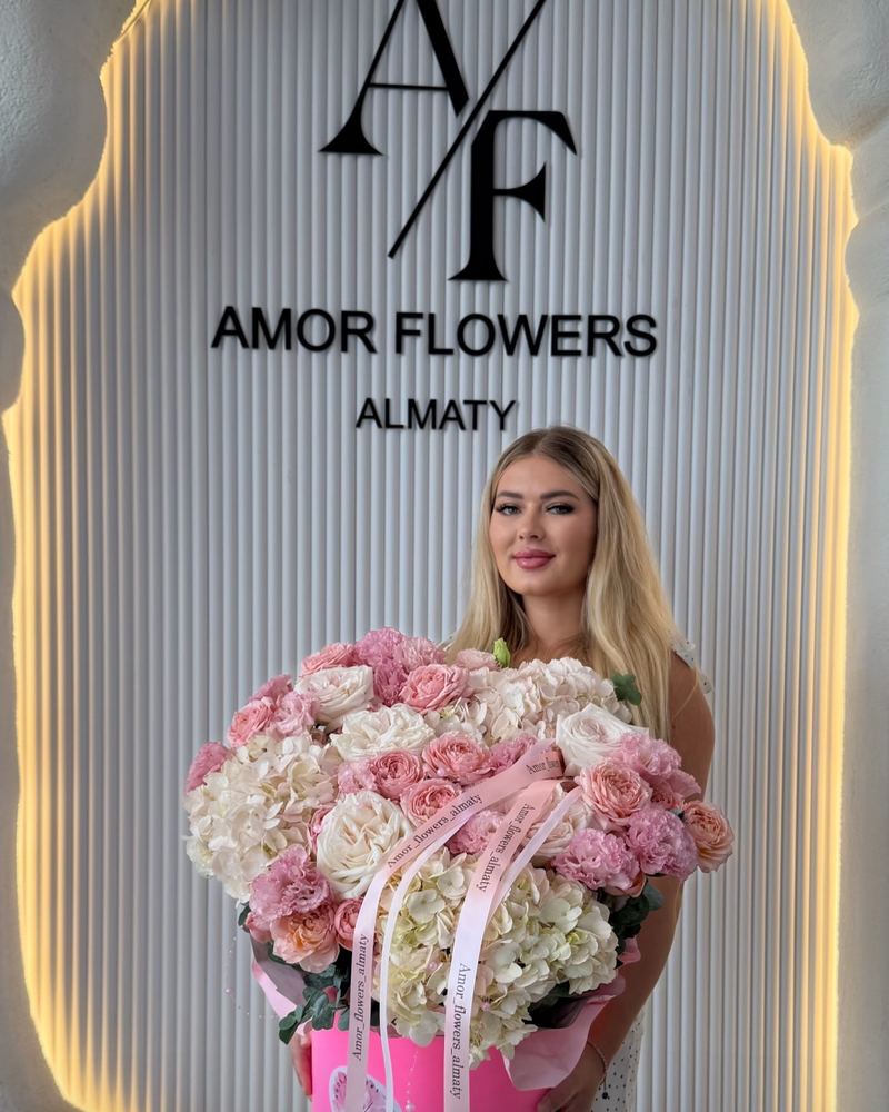 Цветочная шляпная коробка «Amor Elegance №50»