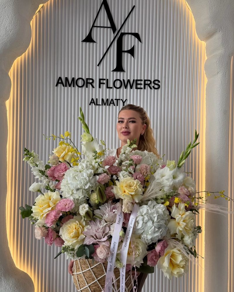 Дизайнерская композиция в кашпо «Amor Deco №9»