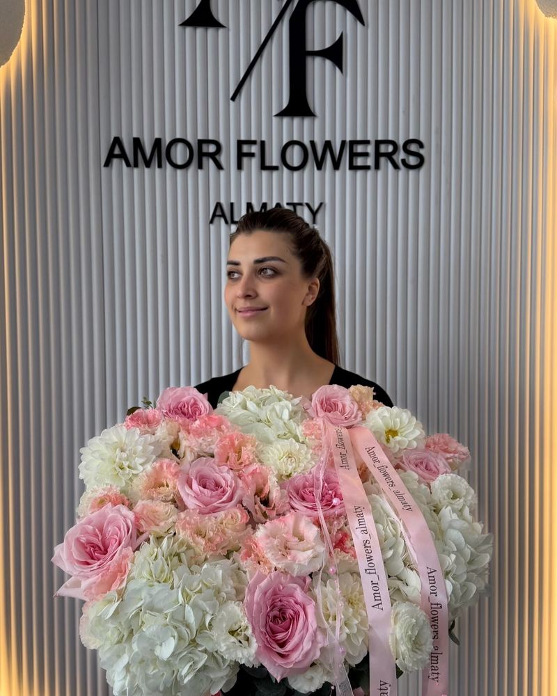 Цветочная шляпная коробка «Amor Elegance №28»