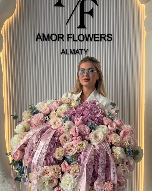 Дизайнерская композиция в кашпо «Amor Deco №18»