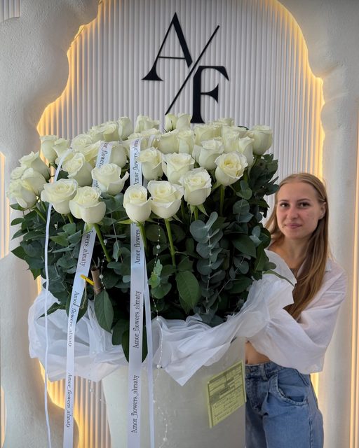 Премиальный тубус роз «Royal Roses №5»