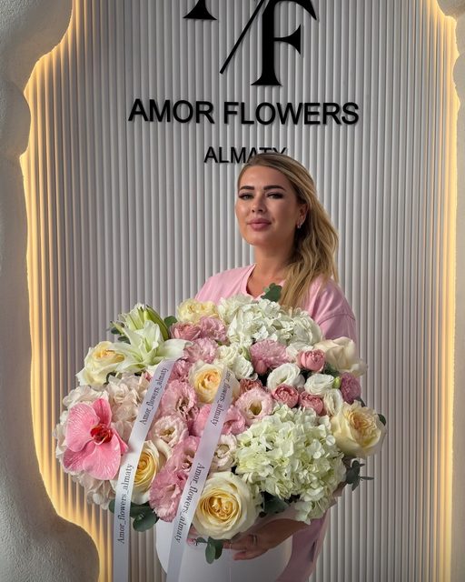 Цветочная шляпная коробка «Amor Elegance №52»