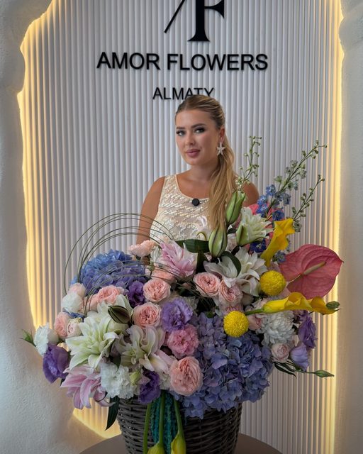 Дизайнерская композиция в кашпо «Amor Deco №3»