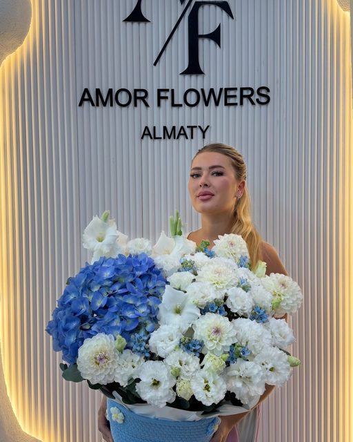 Дизайнерская композиция в кашпо «Amor Deco №5»