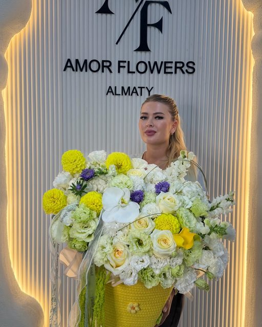 Дизайнерская композиция в кашпо «Amor Deco №11»