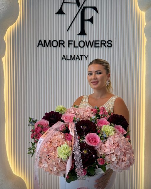 Цветочная шляпная коробка «Amor Elegance №30»