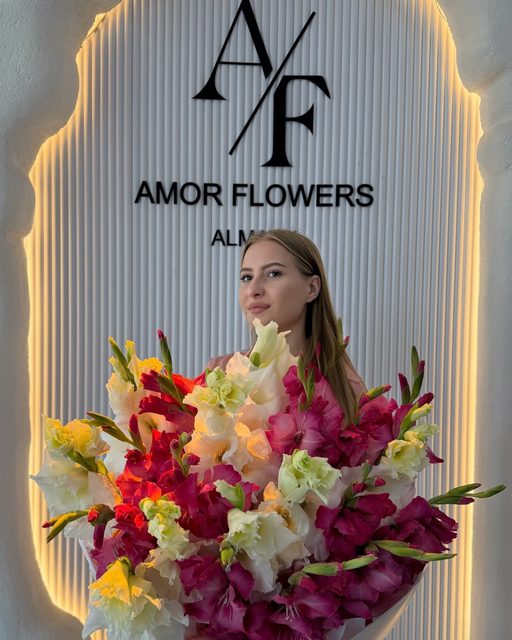 Цветочная шляпная коробка «Amor Elegance №60»