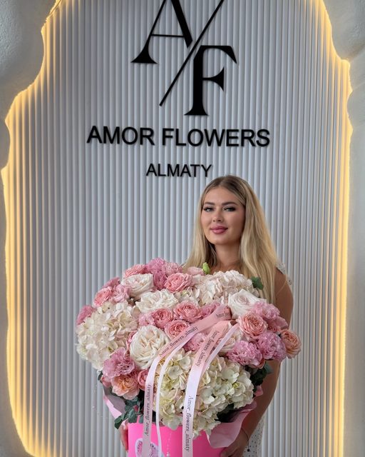 Цветочная шляпная коробка «Amor Elegance №50»