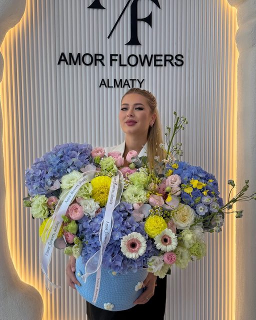 Дизайнерская композиция в кашпо «Amor Deco №16»