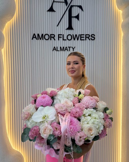 Цветочная шляпная коробка «Amor Elegance №33»