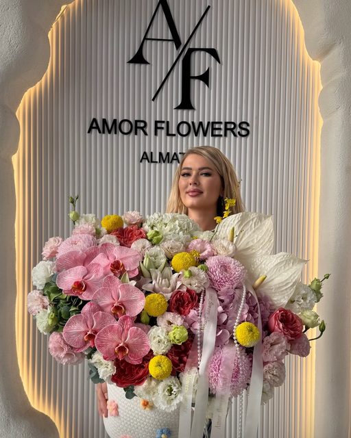 Дизайнерская композиция в кашпо «Amor Deco №34»