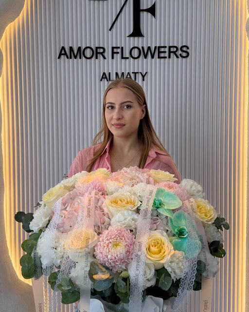Цветочная шляпная коробка «Amor Elegance №22»