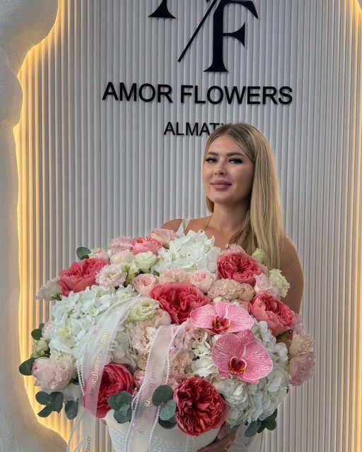 Дизайнерская композиция в кашпо «Amor Deco №28»
