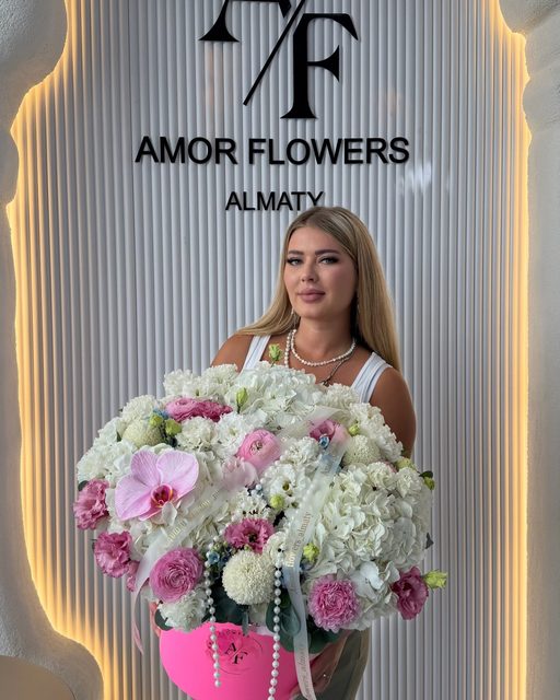 Цветочная шляпная коробка «Amor Elegance №13»