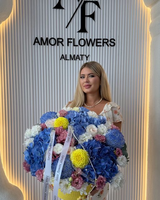 Дизайнерская композиция в кашпо «Amor Deco №1»