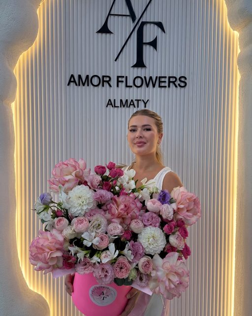 Цветочная шляпная коробка «Amor Elegance №34»