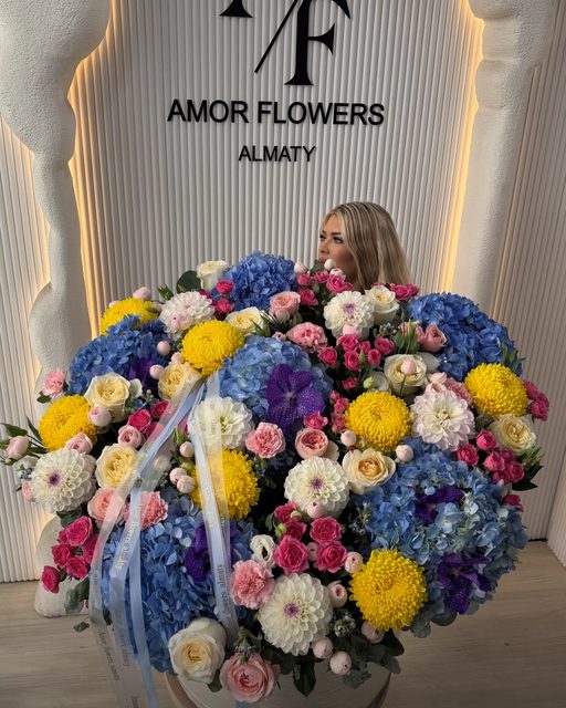 Цветочная шляпная коробка «Amor Elegance №1»