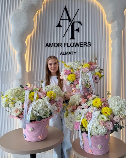 Дизайнерская композиция в кашпо «Amor Deco №19»