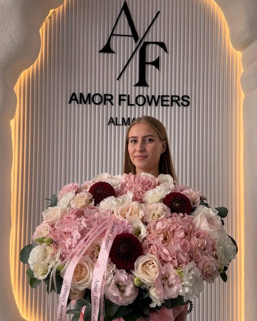 Цветочная шляпная коробка «Amor Elegance №24»