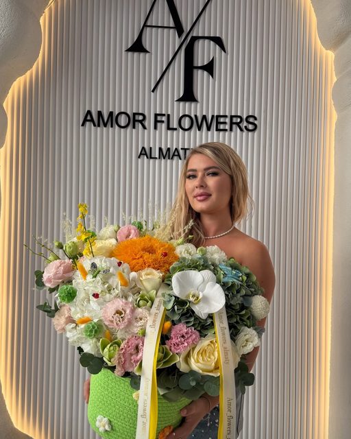 Дизайнерская композиция в кашпо «Amor Deco №35»