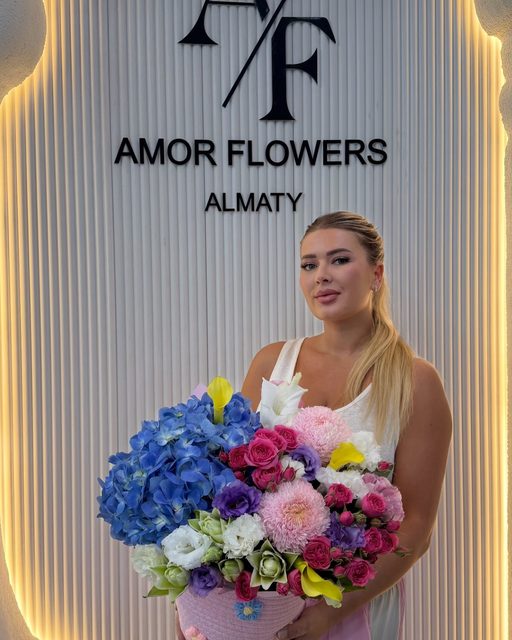 Дизайнерская композиция в кашпо «Amor Deco №6»