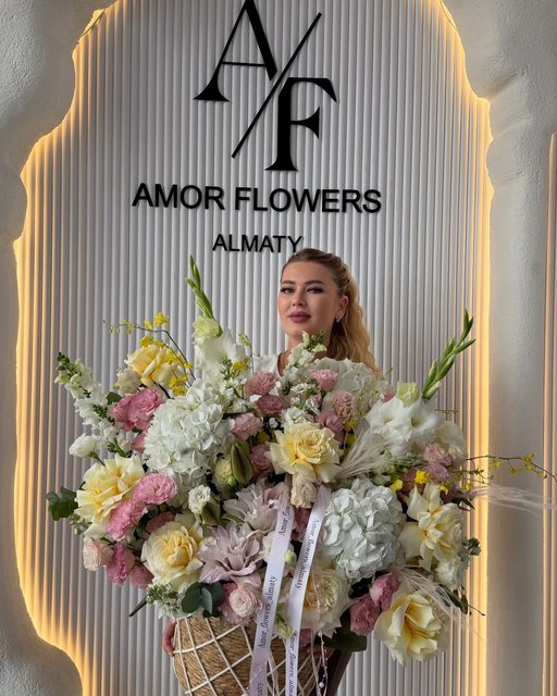 Дизайнерская композиция в кашпо «Amor Deco №9»