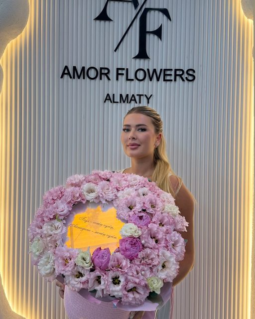 Дизайнерская композиция в кашпо «Amor Deco №8»