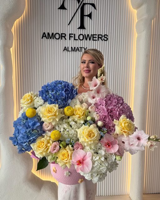 Дизайнерская композиция в кашпо «Amor Deco №36»
