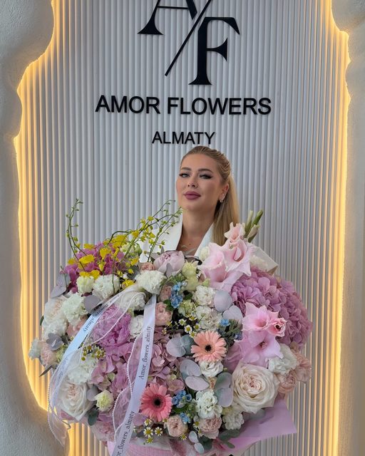 Дизайнерская композиция в кашпо «Amor Deco №12»