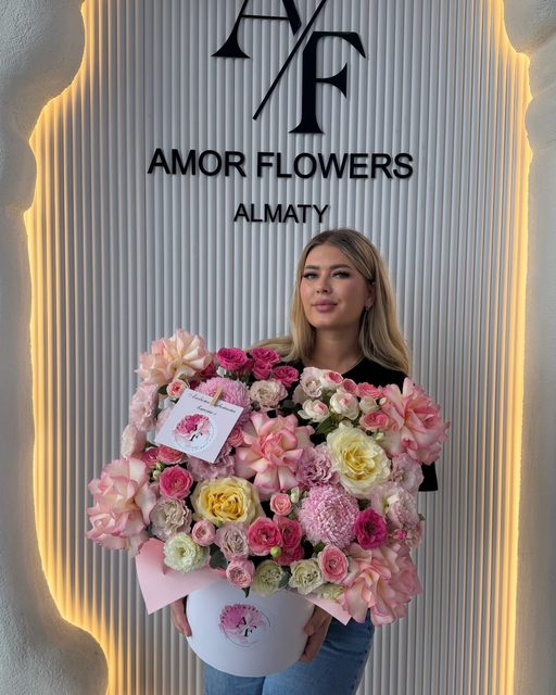 Цветочная шляпная коробка «Amor Elegance №47»