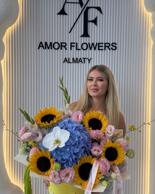 Дизайнерская композиция в кашпо «Amor Deco №25»