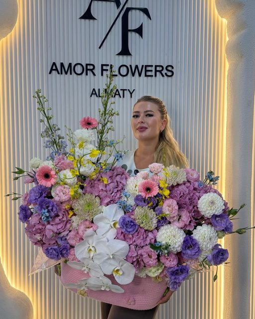 Дизайнерская композиция в кашпо «Amor Deco №10»