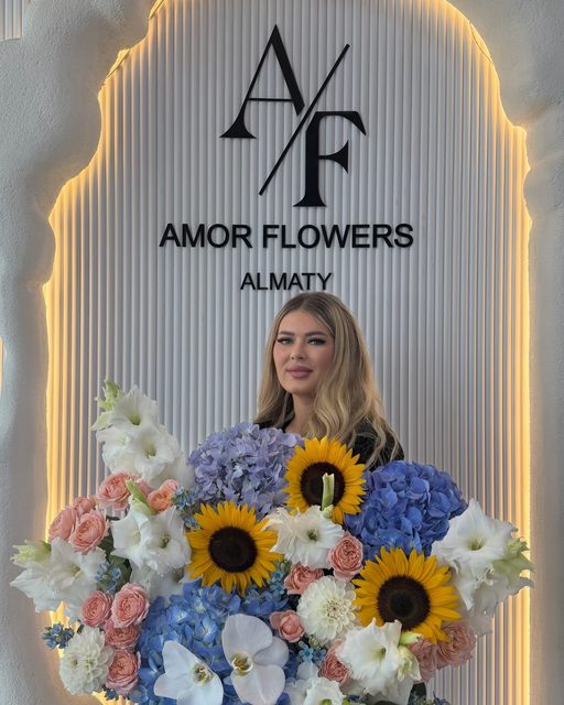 Дизайнерская композиция в кашпо «Amor Deco №21»
