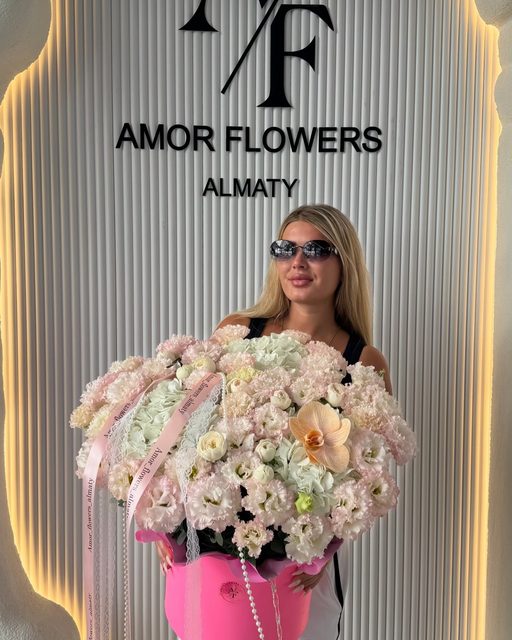 Цветочная шляпная коробка «Amor Elegance №9»