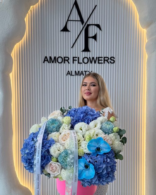 Дизайнерская композиция в кашпо «Amor Deco №29»