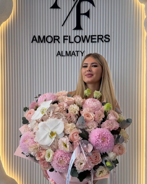 Дизайнерская композиция в кашпо «Amor Deco №23»