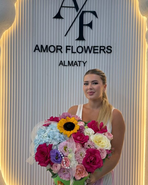 Дизайнерская композиция в кашпо «Amor Deco №7»