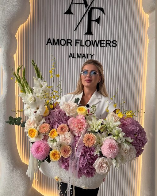 Дизайнерская композиция в кашпо «Amor Deco №17»